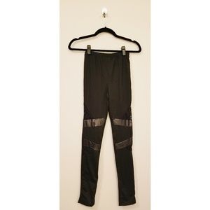 New w/o tags💃 Black leggings with lace cut outs
